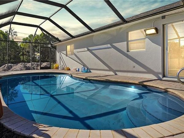 6078 Laurelwood DR, FORT MYERS, FL 33905