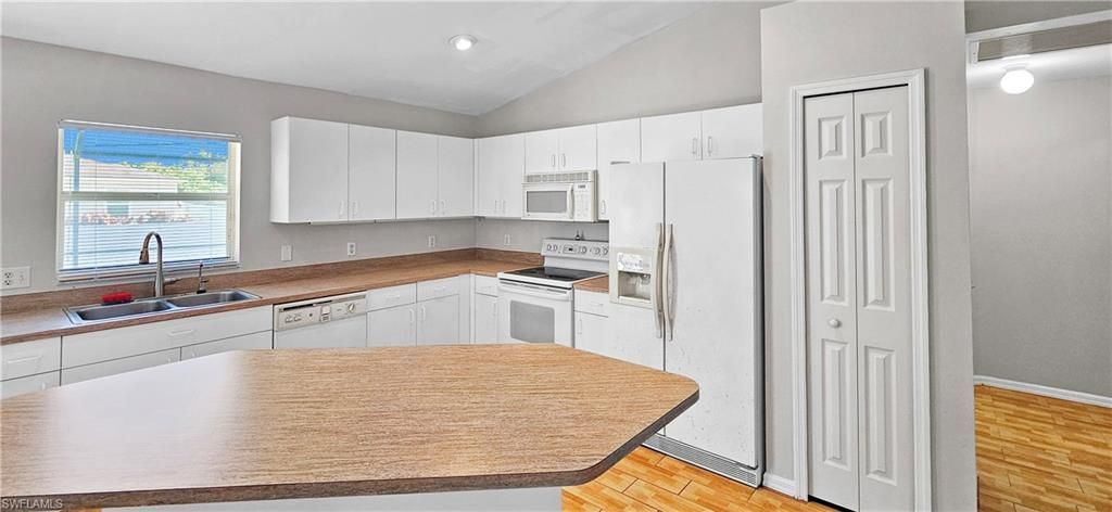 6078 Laurelwood Dr, Fort Myers, FL 33905 Photo