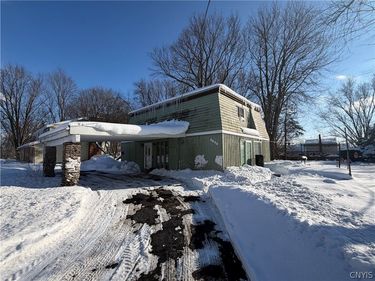 8898 Deluxe Parkway, Cicero, NY 13039