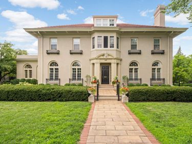 2400 Pillsbury Avenue S, Minneapolis, MN 55404