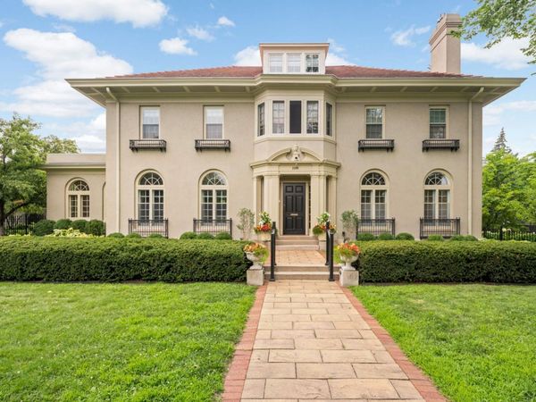 2400 Pillsbury Avenue S, Minneapolis, MN 55404