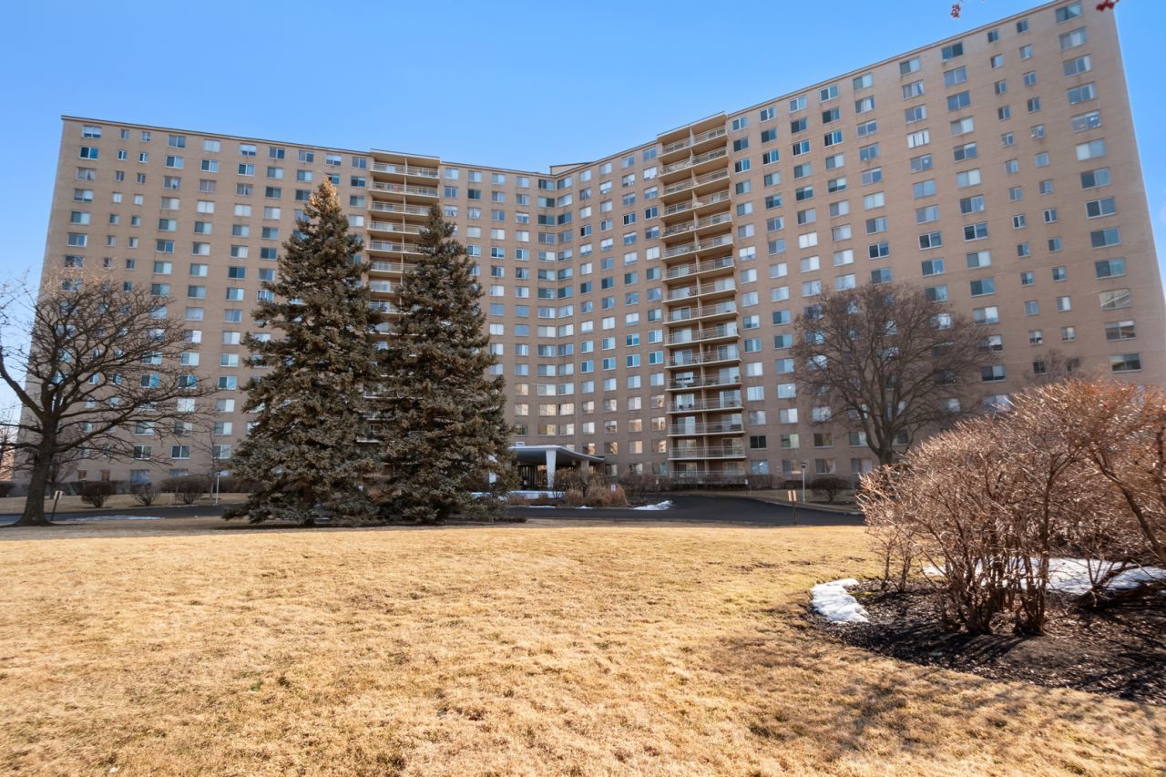 7061 N Kedzie Avenue, Unit 613, Chicago, IL 60645 Main Photo