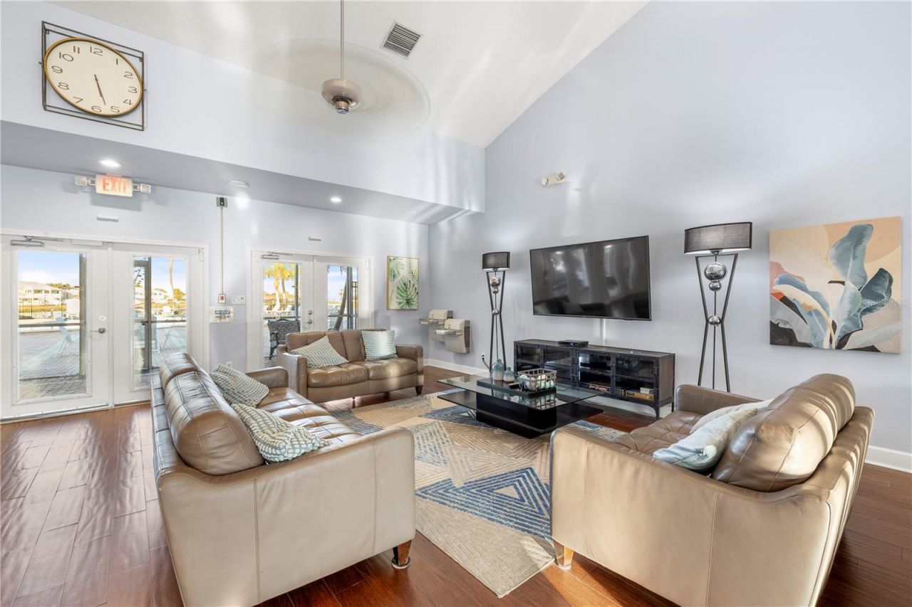 125 Pompano Drive Se, Saint Petersburg, FL 33705 Photo