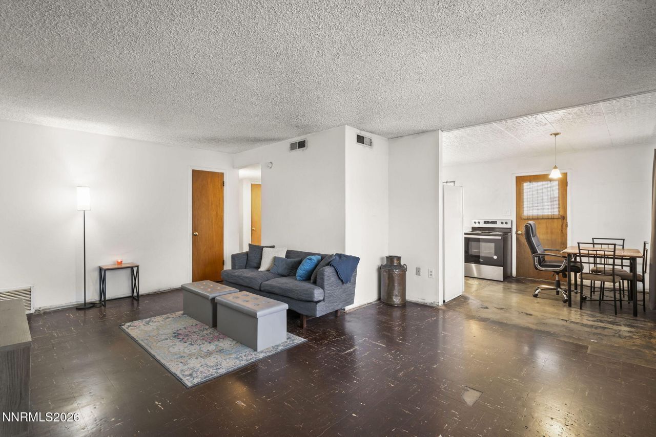 355 York Way, Sparks, NV 89431 Photo