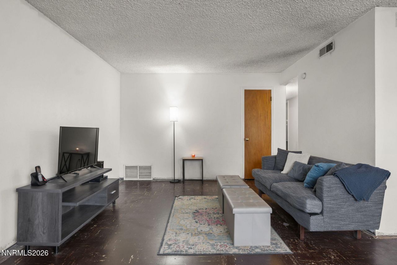 355 York Way, Sparks, NV 89431 Photo