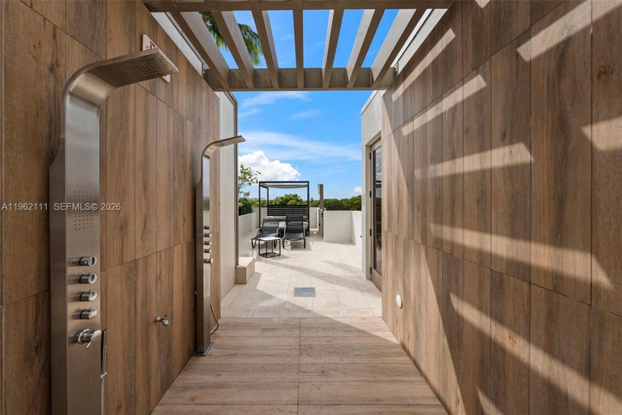 515 Valencia Ave , Unit 1301, Coral Gables, FL 33134 Photo