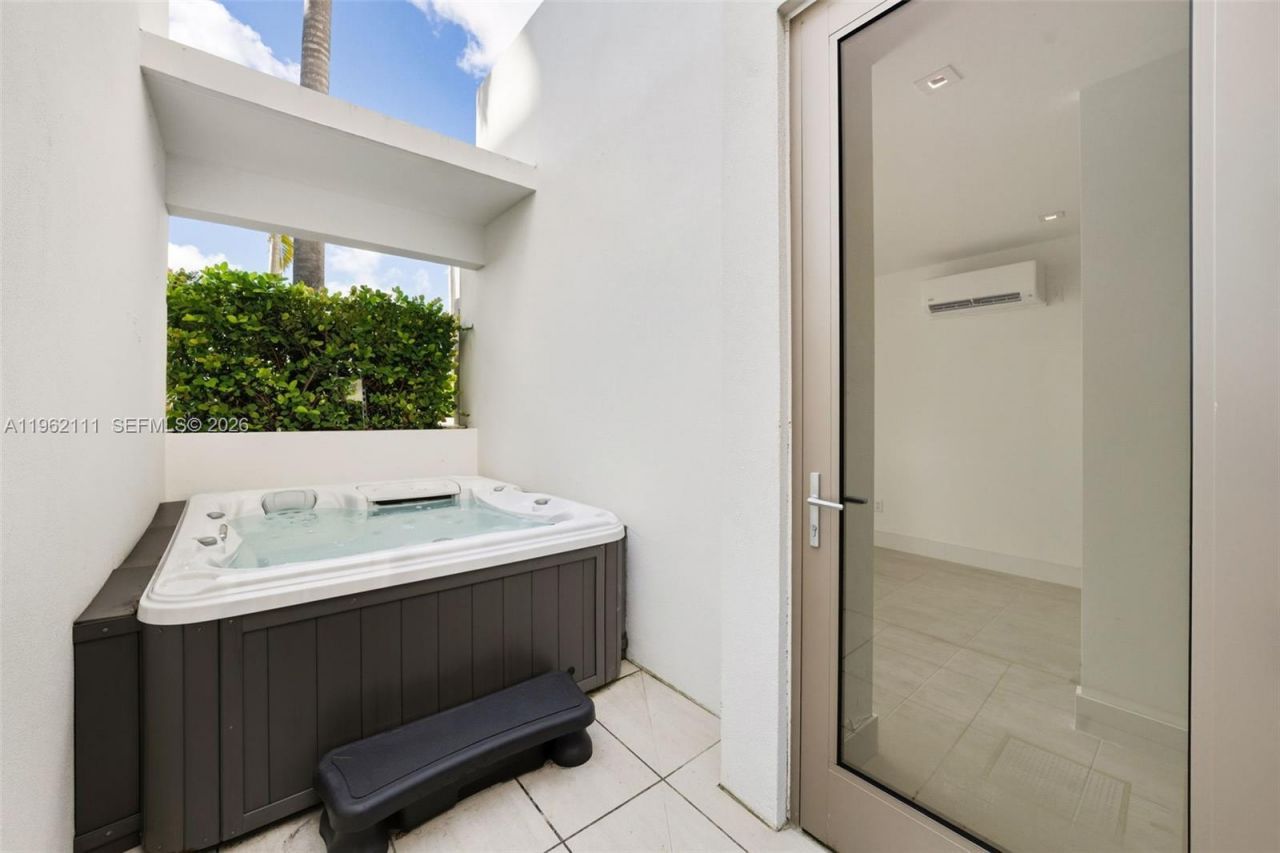 515 Valencia Ave , Unit 1301, Coral Gables, FL 33134 Photo