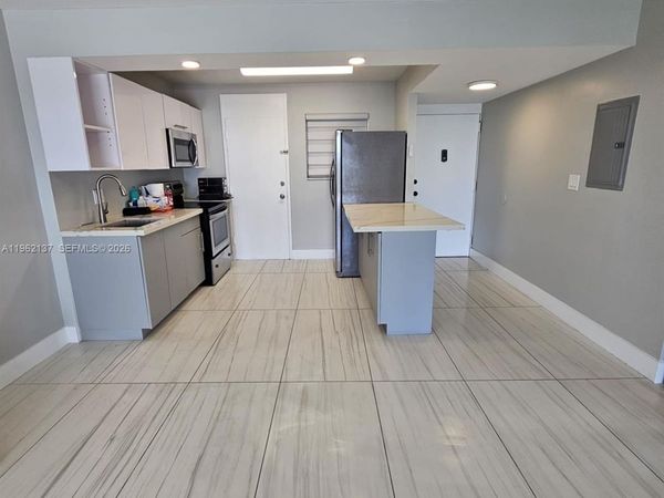 15600 NW 7th Ave , Unit 703, Miami, FL 33169