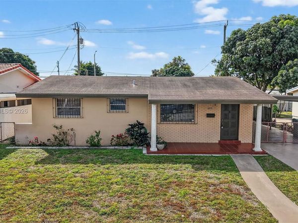 1010 W 33rd Pl , Hialeah, FL 33012