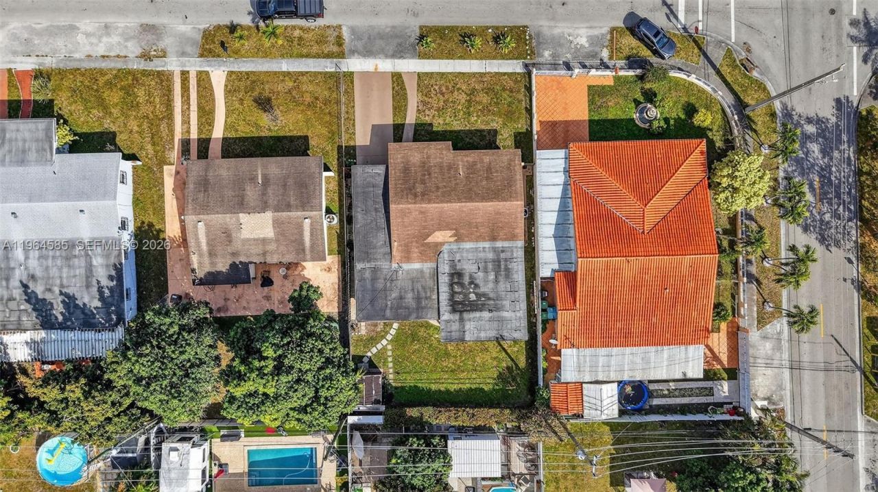 1010 W 33rd Pl , Hialeah, FL 33012 Photo