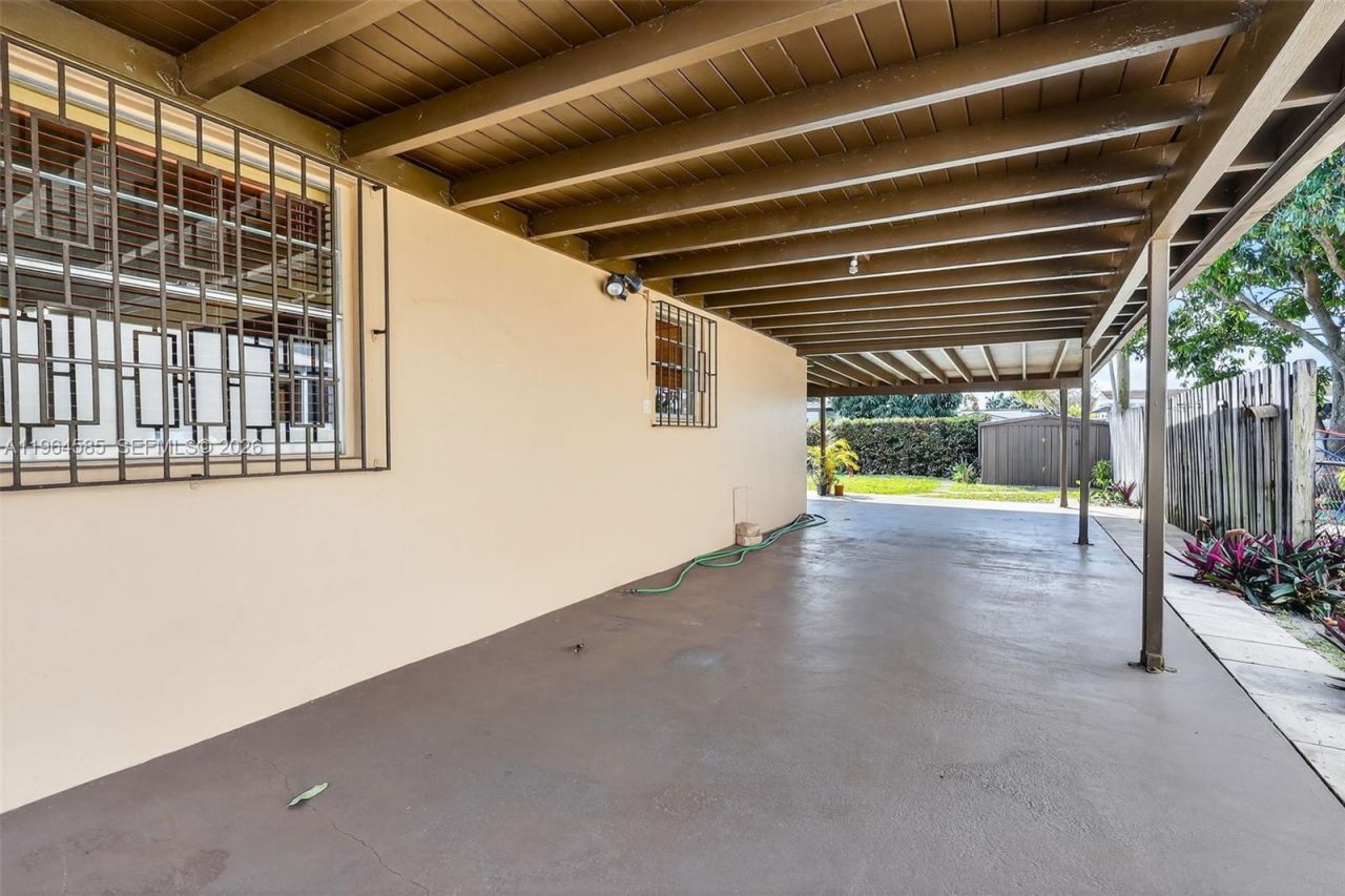 1010 W 33rd Pl , Hialeah, FL 33012 Photo