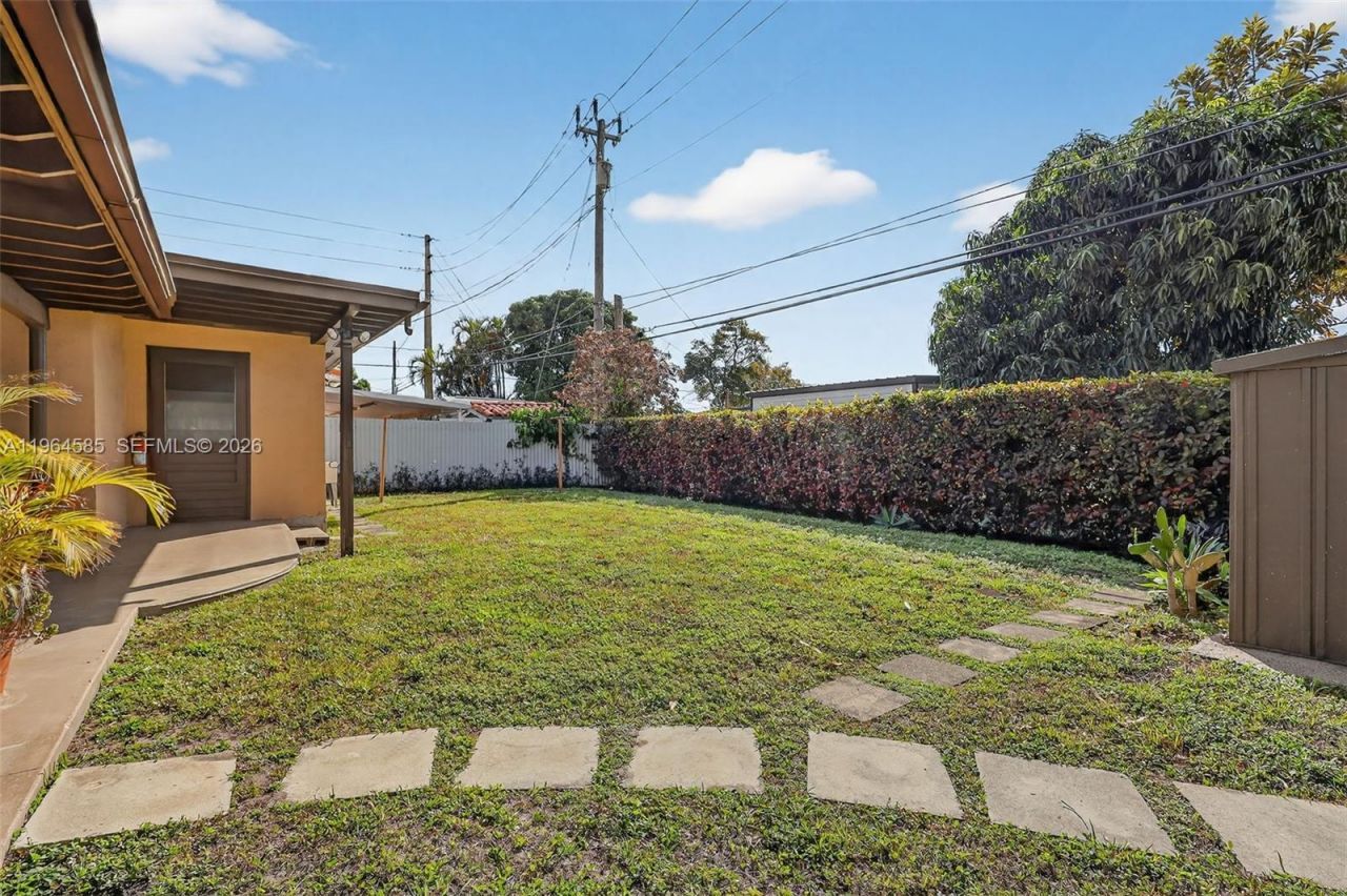 1010 W 33rd Pl , Hialeah, FL 33012 Photo