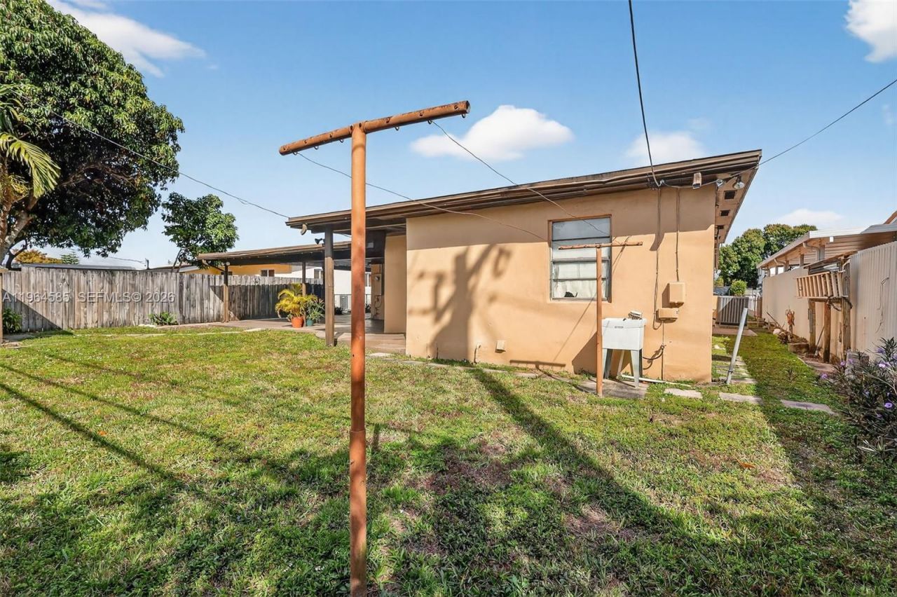 1010 W 33rd Pl , Hialeah, FL 33012 Photo
