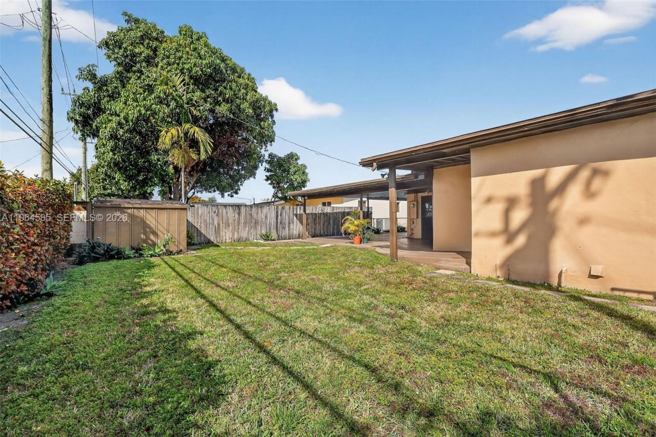 1010 W 33rd Pl , Hialeah, FL 33012 Photo