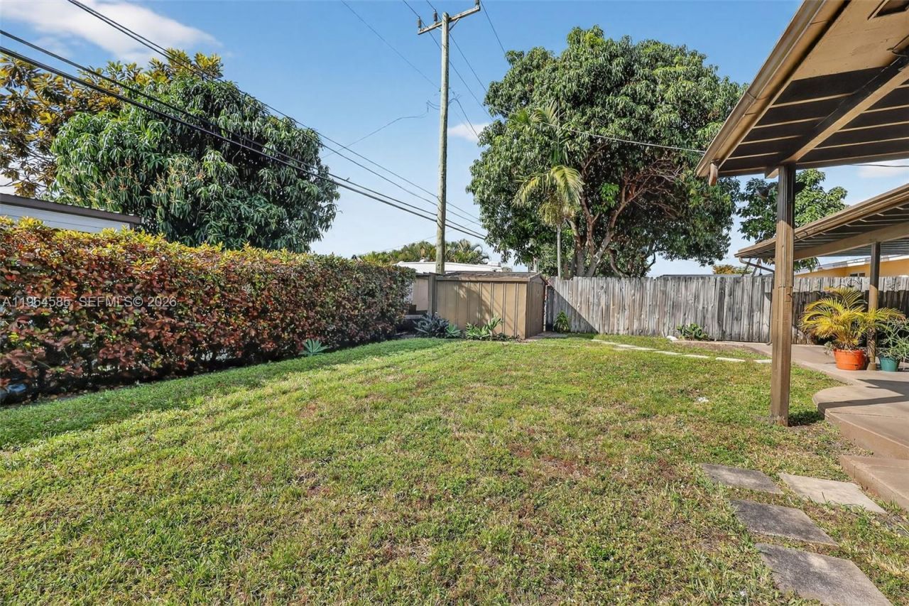 1010 W 33rd Pl , Hialeah, FL 33012 Photo