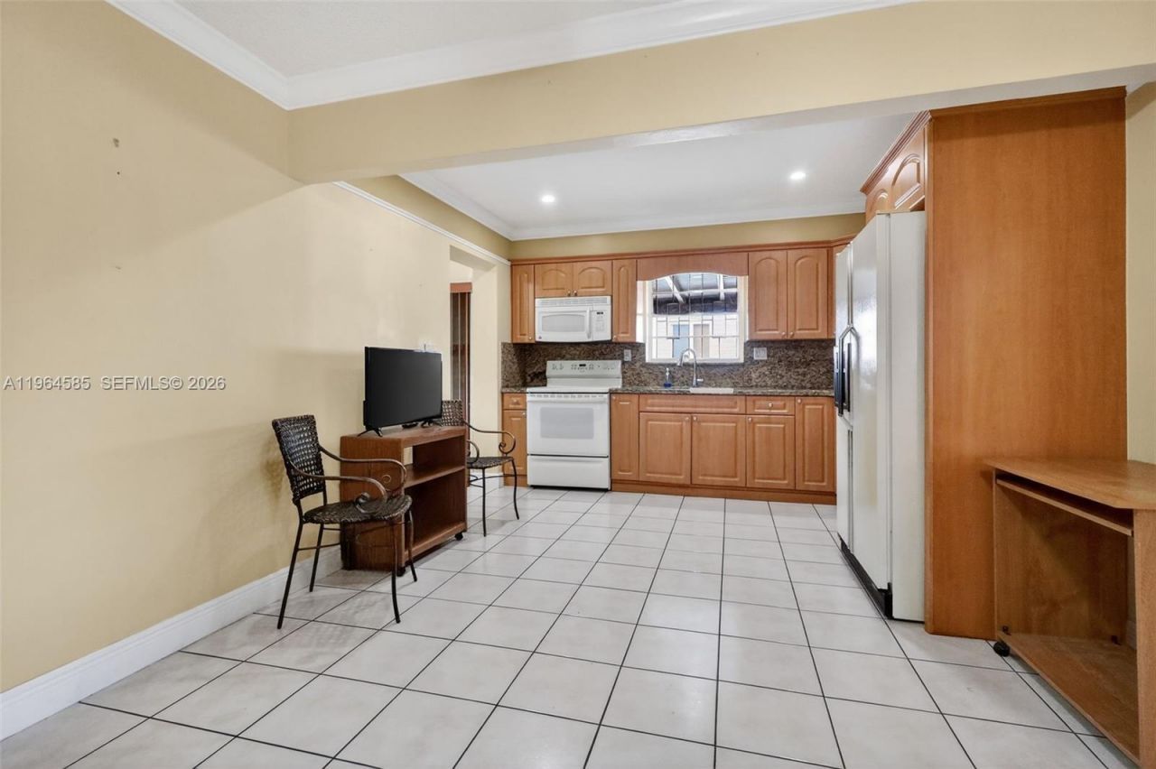 1010 W 33rd Pl , Hialeah, FL 33012 Photo