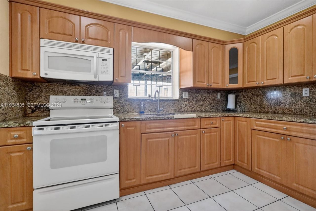 1010 W 33rd Pl , Hialeah, FL 33012 Photo