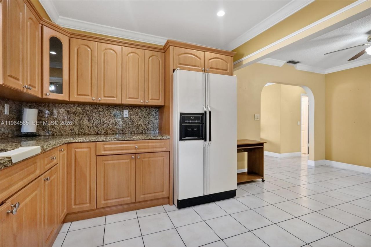 1010 W 33rd Pl , Hialeah, FL 33012 Photo