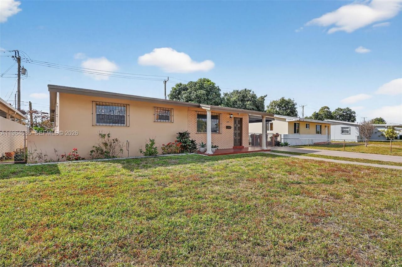 1010 W 33rd Pl , Hialeah, FL 33012 Photo