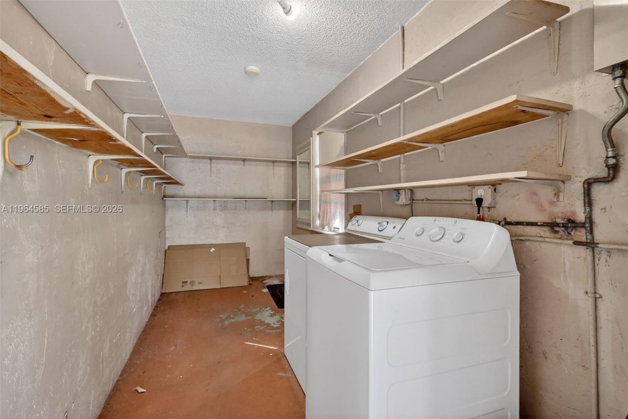 1010 W 33rd Pl , Hialeah, FL 33012 Photo