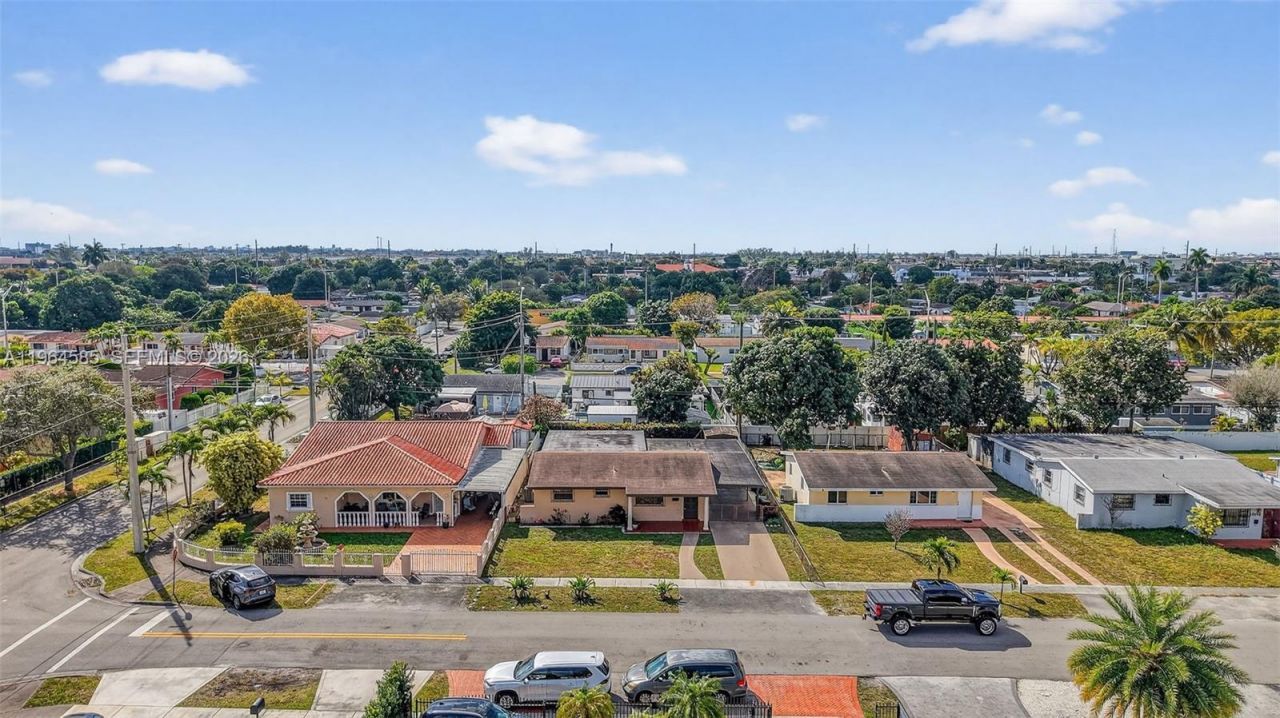 1010 W 33rd Pl , Hialeah, FL 33012 Photo