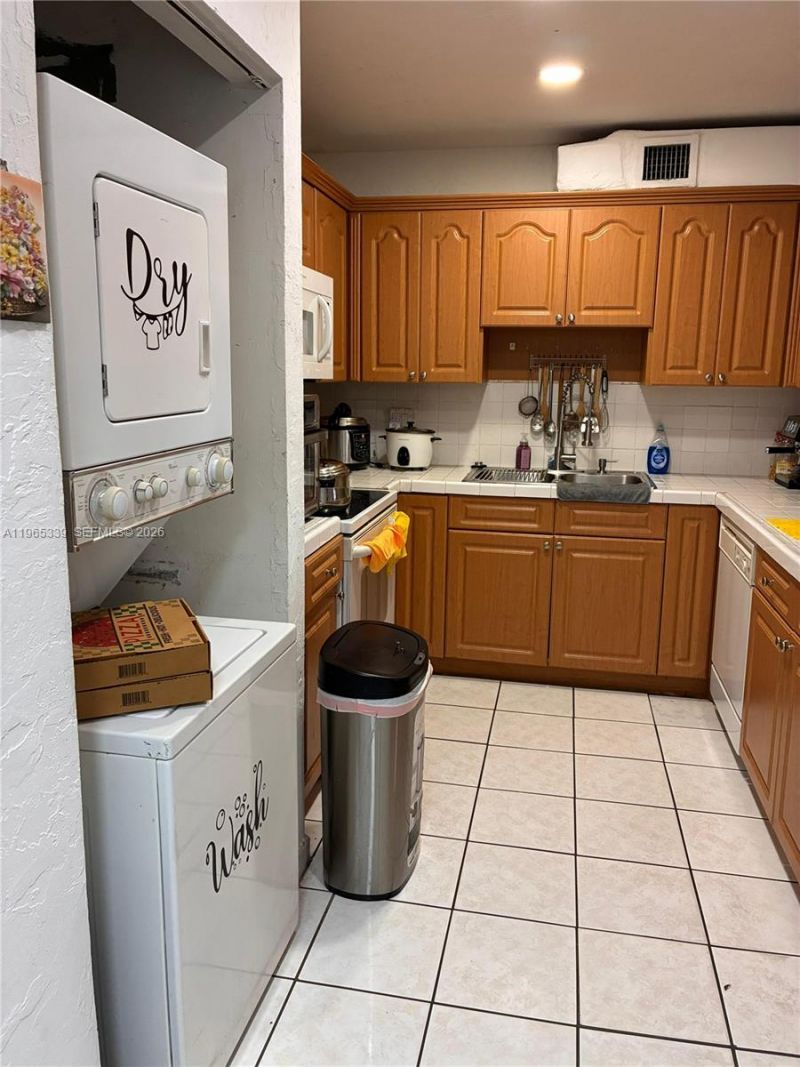 1900 W 68th St, Unit G103, Hialeah, FL 33014 Photo
