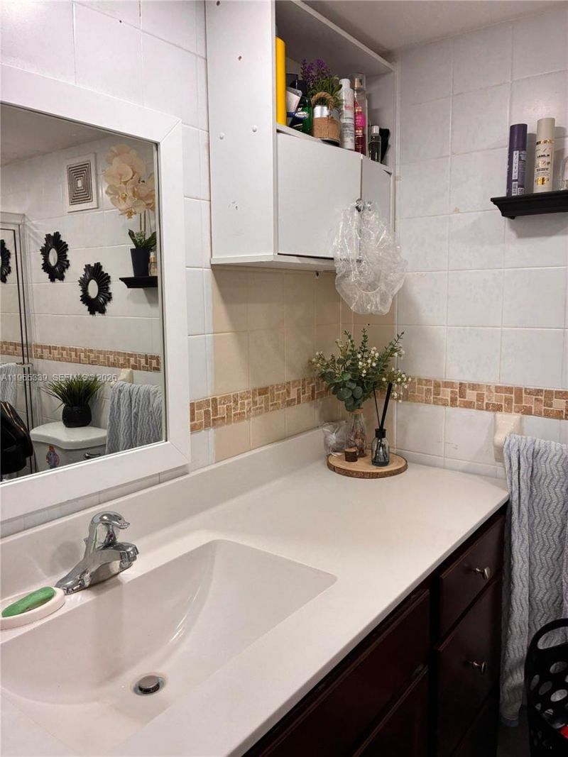 1900 W 68th St, Unit G103, Hialeah, FL 33014 Photo