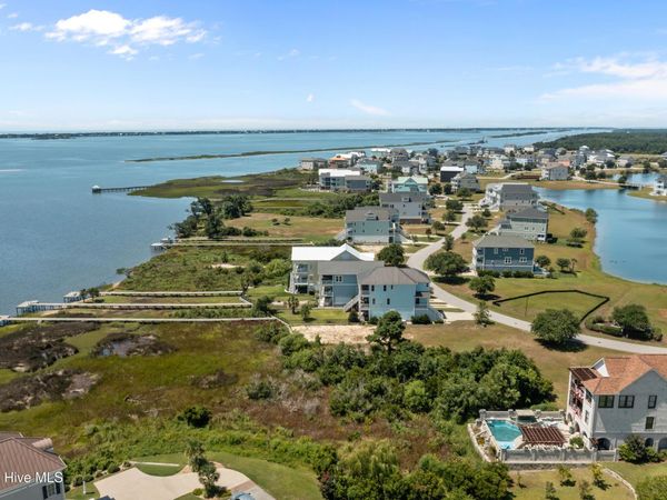 703 Cannonsgate Drive, Newport, NC 28570