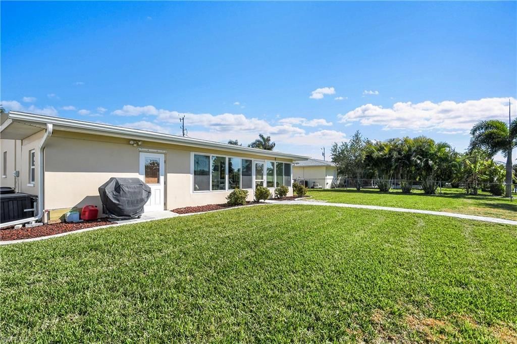 3018 SE 18th Pl, Cape Coral, FL 33904 Photo