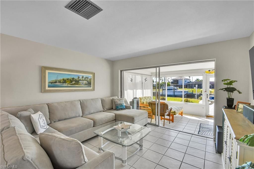 3018 SE 18th Pl, Cape Coral, FL 33904 Photo