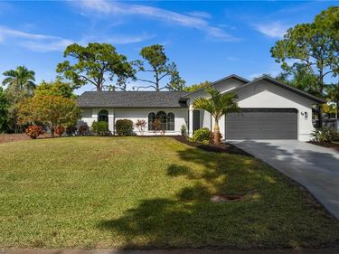 8137 Pelican RD, FORT MYERS, FL 33967