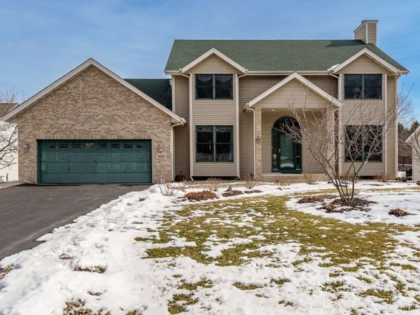 9293 Forest Ridge Drive, Roscoe, IL 61073