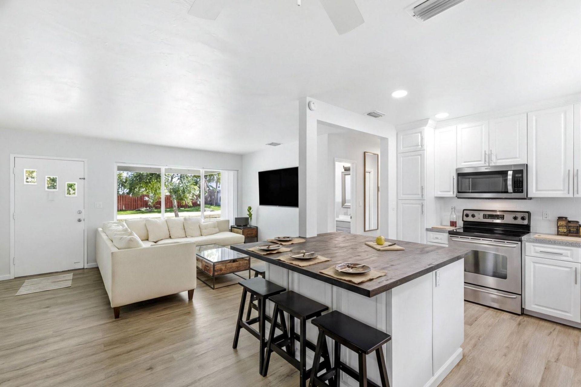 861 NE 9th Avenue, Pompano Beach, FL 33060 Photo