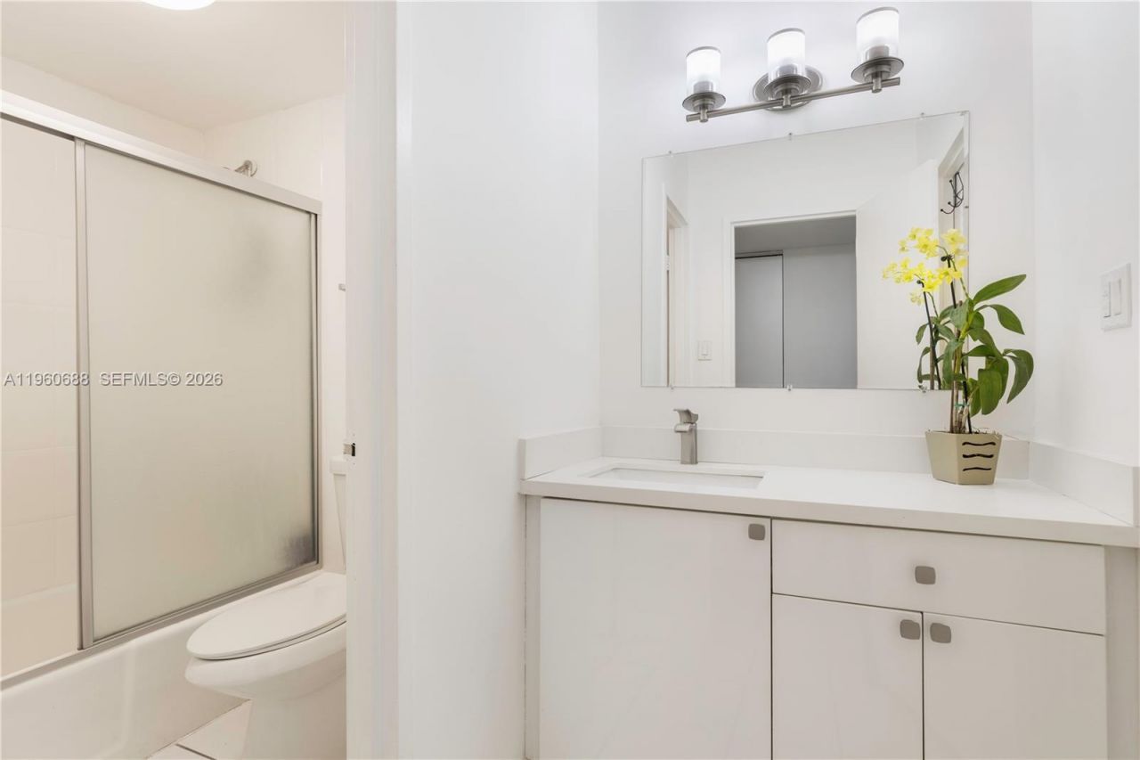 100 Lincoln Rd , Unit 307, Miami Beach, FL 33139 Photo