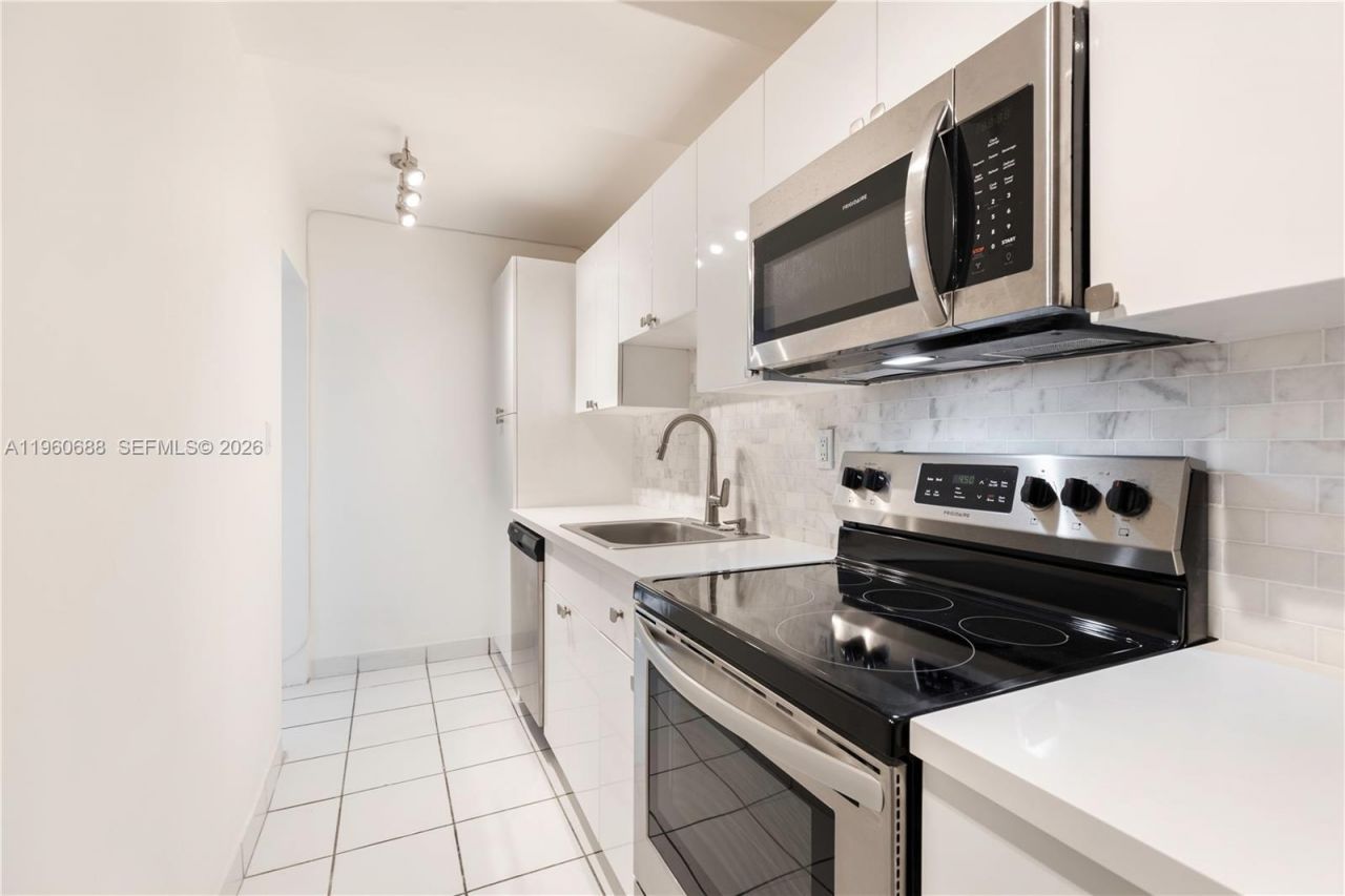 100 Lincoln Rd , Unit 307, Miami Beach, FL 33139 Photo