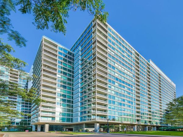 9725 Woods Drive, Unit 305, Skokie, IL 60077