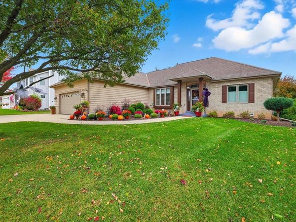 6748 S Yale DRIVE, Franklin, WI 53132