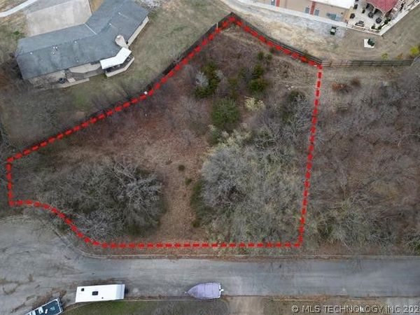 SE Ravenwood Court, Bartlesville, OK 74006