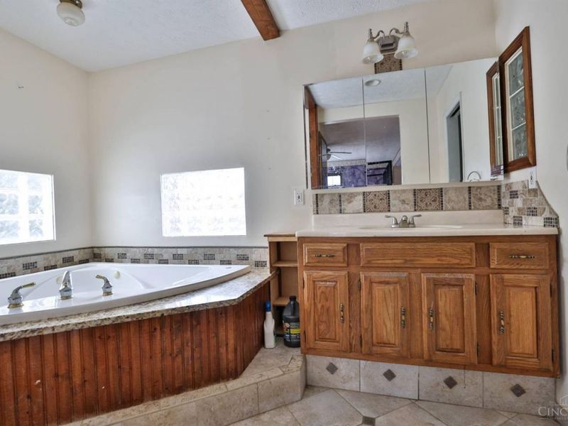 3858 Heritage Oaks Drive, Union Twp, OH 45102 Photo 13