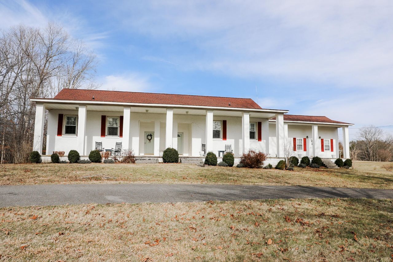 7055 Mooneyham Lonewood Road Spencer, TN 38585