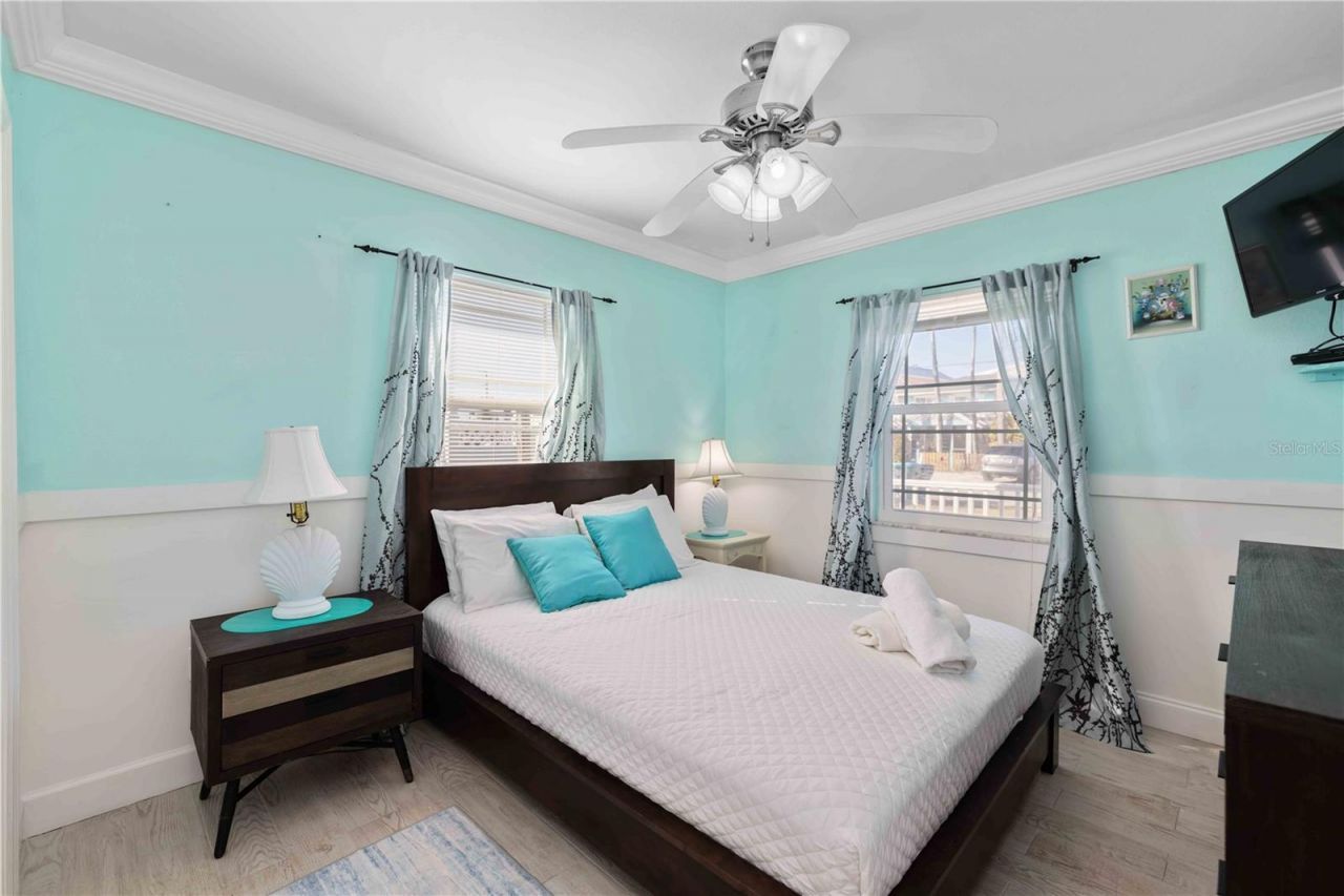 111 9th Street N, Bradenton Beach, FL 34217 Photo