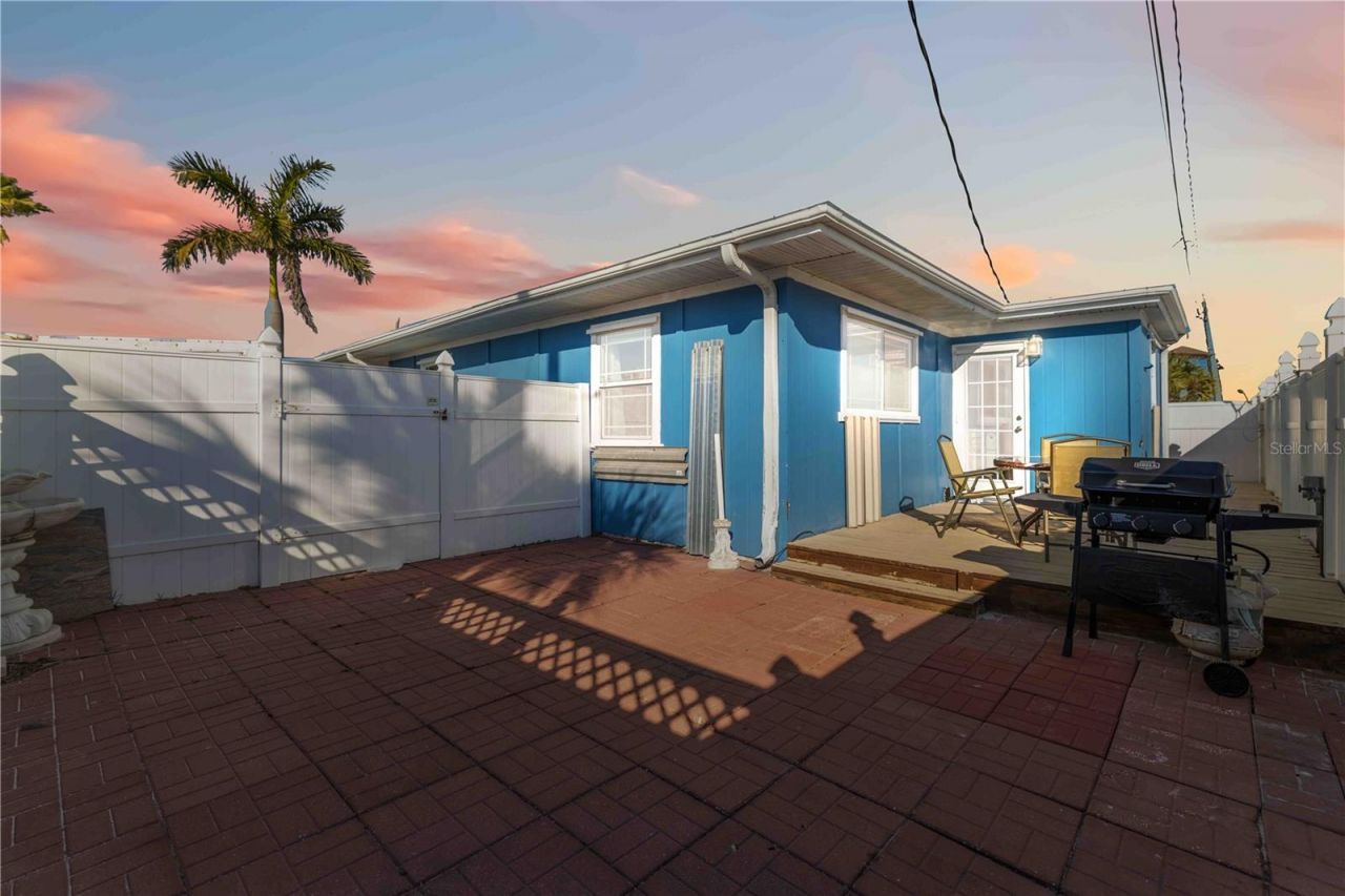 111 9th Street N, Bradenton Beach, FL 34217 Photo