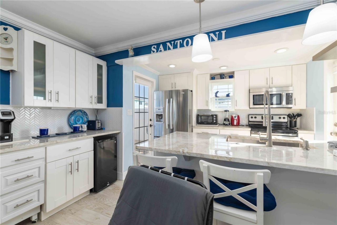 111 9th Street N, Bradenton Beach, FL 34217 Photo