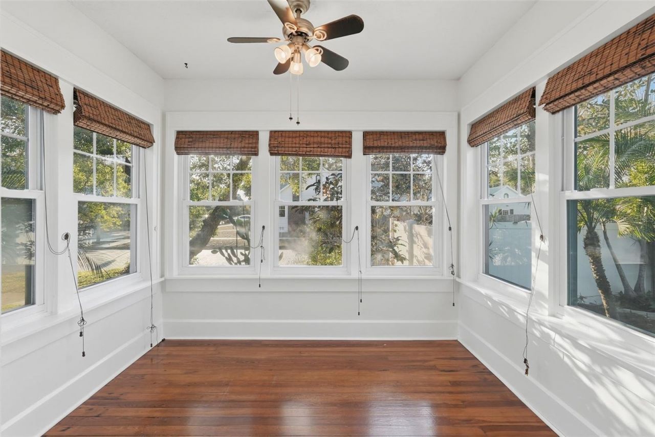 2059 Burlington Avenue N, Saint Petersburg, FL 33713 Photo