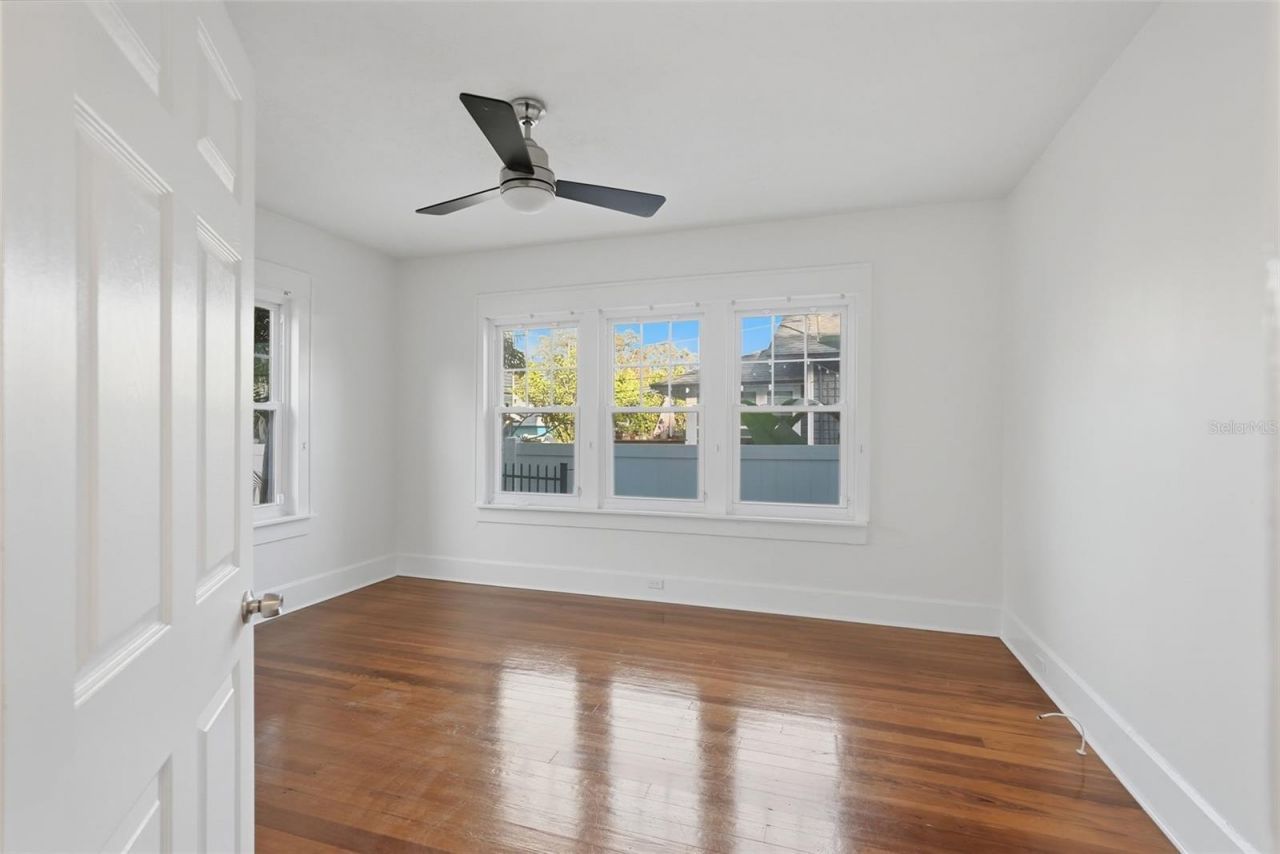 2059 Burlington Avenue N, Saint Petersburg, FL 33713 Photo