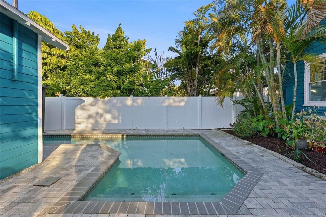 2059 Burlington Avenue N, Saint Petersburg, FL 33713 Photo