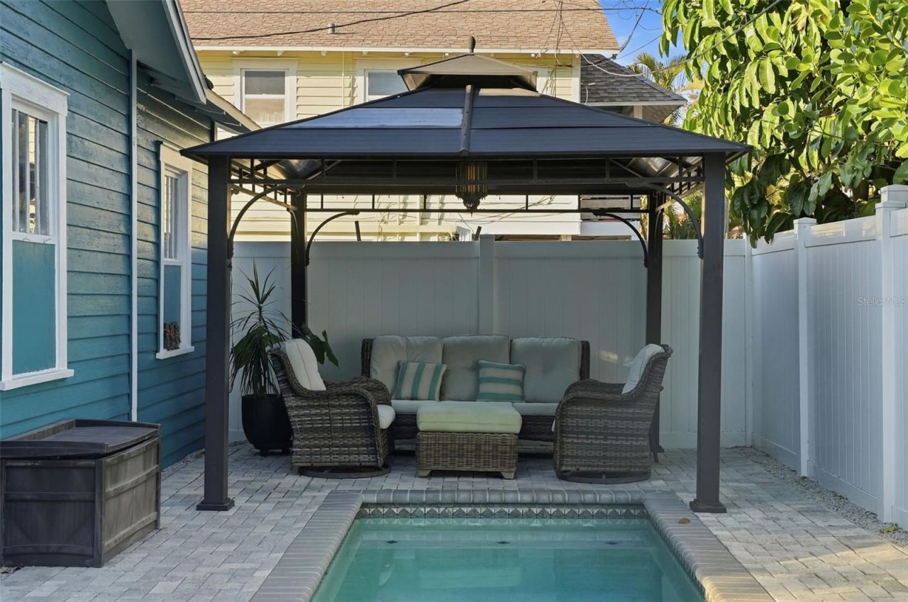 2059 Burlington Avenue N, Saint Petersburg, FL 33713 Photo