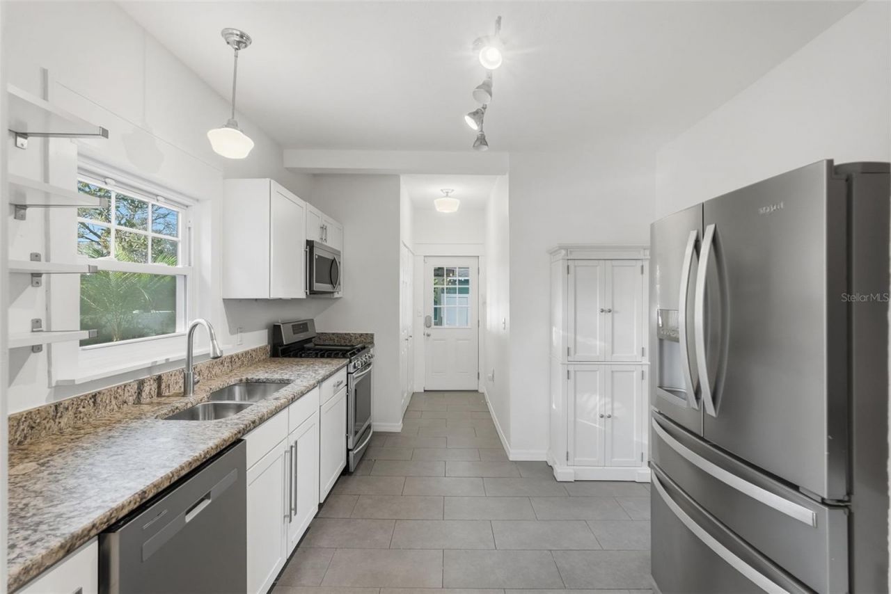 2059 Burlington Avenue N, Saint Petersburg, FL 33713 Photo