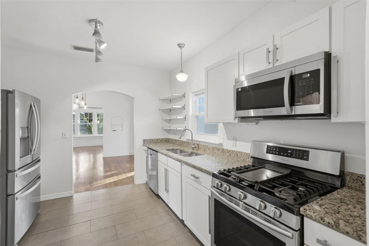 2059 Burlington Avenue N, Saint Petersburg, FL 33713 Photo