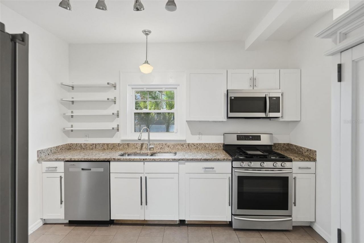 2059 Burlington Avenue N, Saint Petersburg, FL 33713 Photo